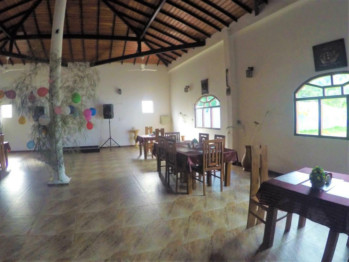 Dhammika Magic Palace Wadduwa Exteriör bild